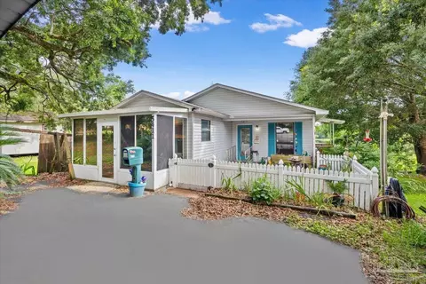Exterior - 5411 Pond View Dr, Milton, FL 32570 photo 1 of 5