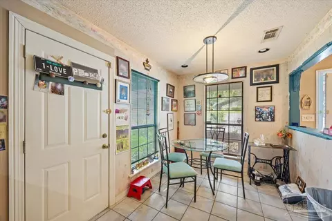 Entry Way - 5411 Pond View Dr, Milton, FL 32570 photo 2 of 2