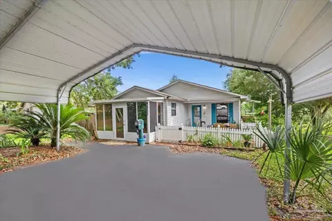 Exterior - 5411 Pond View Dr, Milton, FL 32570 photo 2 of 5