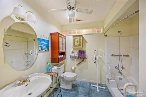 Bath - 5411 Pond View Dr, Milton, FL 32570 photo 1 of 2