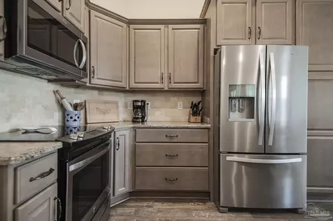 Kitchen - 5978 W Cambridge Way, Pace, FL 32571 photo 5 of 5