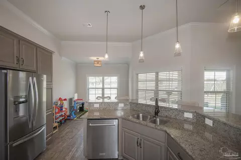 Kitchen - 5978 W Cambridge Way, Pace, FL 32571 photo 4 of 5