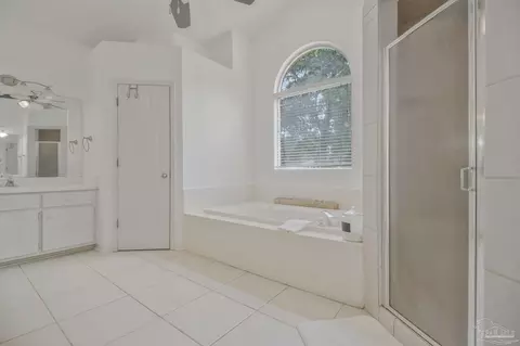 Bath - 3038 Eagle Pointe Dr, Pace, FL 32571 photo 2 of 5