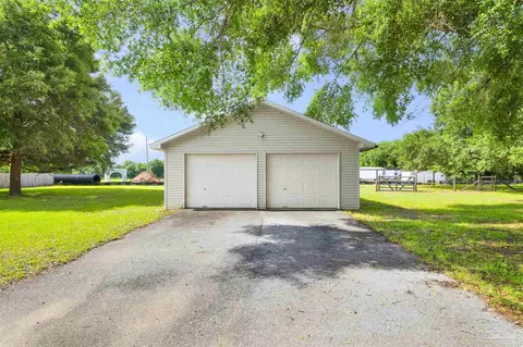 Exterior - 5735 Eagle Dr, Milton, FL 32570 photo 9 of 12