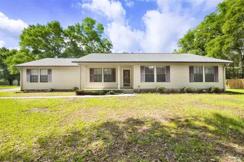 5735 Eagle Dr, Milton, FL 32570