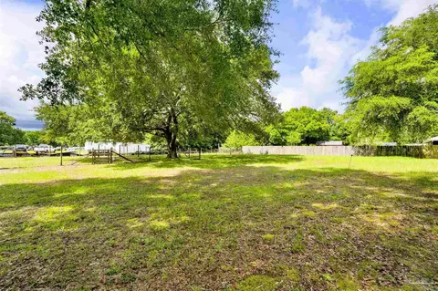 Exterior - 5735 Eagle Dr, Milton, FL 32570 photo 7 of 12