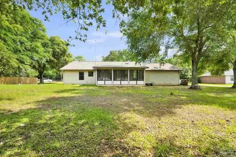 Exterior - 5735 Eagle Dr, Milton, FL 32570 photo 5 of 12