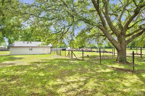 Exterior - 5735 Eagle Dr, Milton, FL 32570 photo 8 of 12