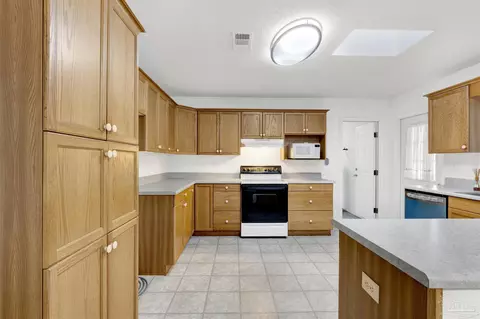 Kitchen - 5735 Eagle Dr, Milton, FL 32570 photo 2 of 3
