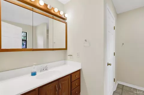 Bath - 5735 Eagle Dr, Milton, FL 32570 photo 1 of 4