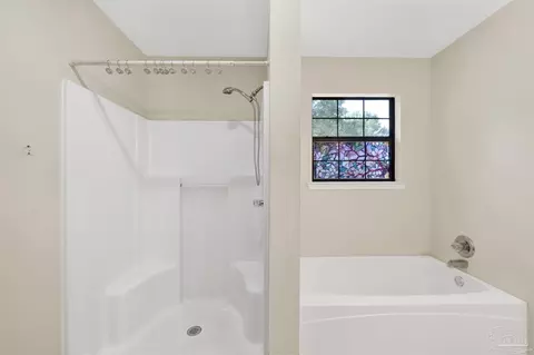 Bath - 5735 Eagle Dr, Milton, FL 32570 photo 3 of 4