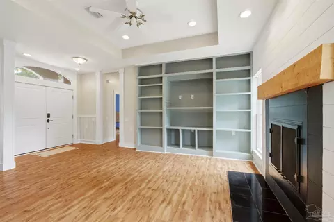 Living - 6087 Cedar Tree Dr, Milton, FL 32570 photo 3 of 6