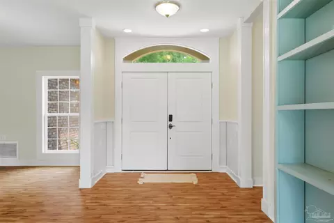 Entry Way - 6087 Cedar Tree Dr, Milton, FL 32570 photo 2 of 2