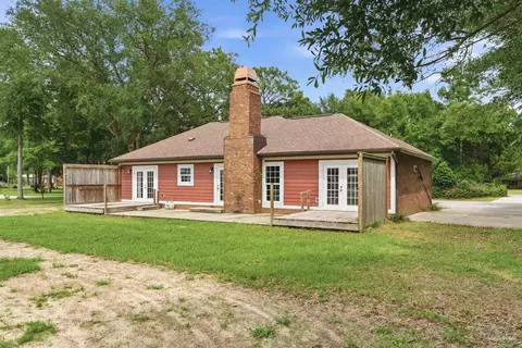 Exterior - 6087 Cedar Tree Dr, Milton, FL 32570 photo 3 of 7