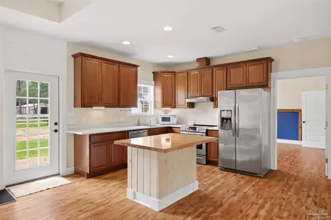 Kitchen - 6087 Cedar Tree Dr, Milton, FL 32570 photo 1 of 4
