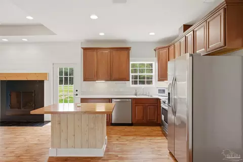 Kitchen - 6087 Cedar Tree Dr, Milton, FL 32570 photo 4 of 4