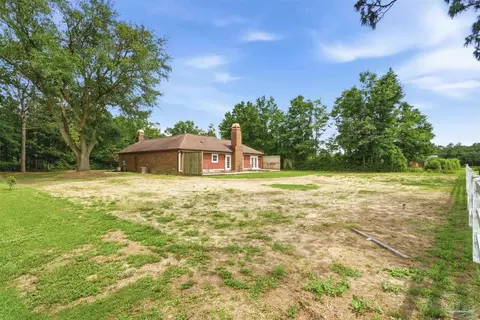 Exterior - 6087 Cedar Tree Dr, Milton, FL 32570 photo 5 of 7