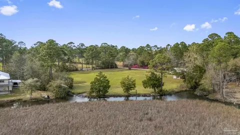 7524 Petersen Pt Rd, Milton, FL 32583