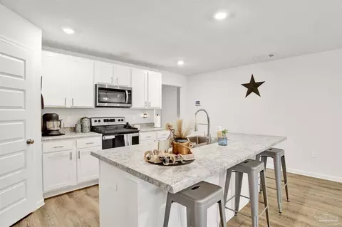 Kitchen - 5333 Peach Dr, Pace, FL 32571 photo 5 of 5