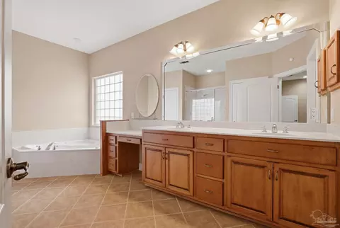 Bath - 1776 Brightleaf Cir, Cantonment, FL 32533 photo 1 of 4