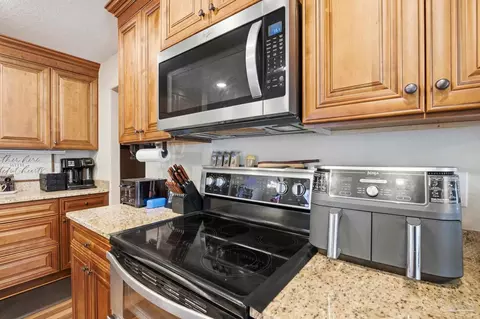 Kitchen - 6320 Sweeney Rd, Milton, FL 32583 photo 4 of 5