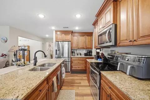 Kitchen - 6320 Sweeney Rd, Milton, FL 32583 photo 3 of 5