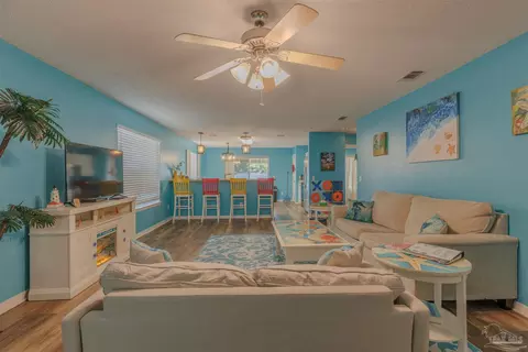 1869 Vineyard St, Navarre, FL 32566