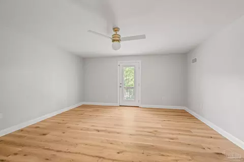 Bedroom - 7693 Petersen Pt Rd, Milton, FL 32583 photo 3 of 7