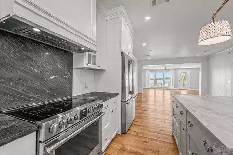 Kitchen - 7693 Petersen Pt Rd, Milton, FL 32583 photo 5 of 9