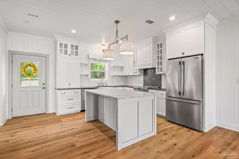 Kitchen - 7693 Petersen Pt Rd, Milton, FL 32583 photo 1 of 9