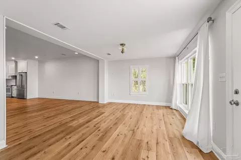 Living - 7693 Petersen Pt Rd, Milton, FL 32583 photo 6 of 8