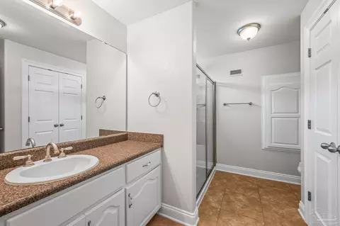 Bath - 7693 Petersen Pt Rd, Milton, FL 32583 photo 5 of 6