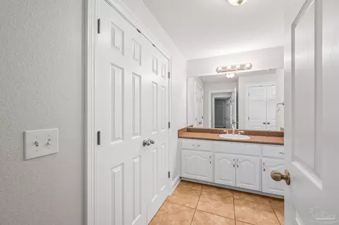 Bath - 7693 Petersen Pt Rd, Milton, FL 32583 photo 4 of 6