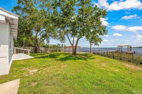 Exterior - 7693 Petersen Pt Rd, Milton, FL 32583 photo 3 of 3