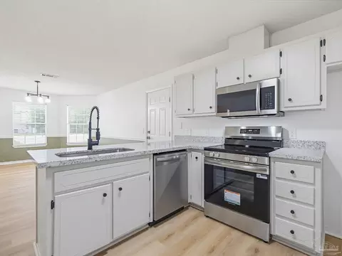 Kitchen - 5984 Savannah Dr, Milton, FL 32570 photo 2 of 4