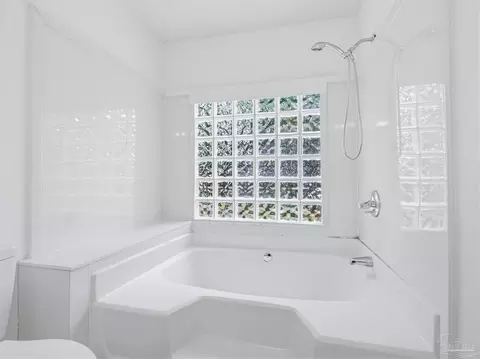 Bath - 5984 Savannah Dr, Milton, FL 32570 photo 2 of 5