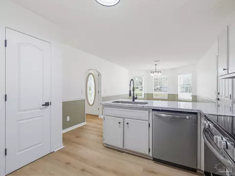 Kitchen - 5984 Savannah Dr, Milton, FL 32570 photo 4 of 4