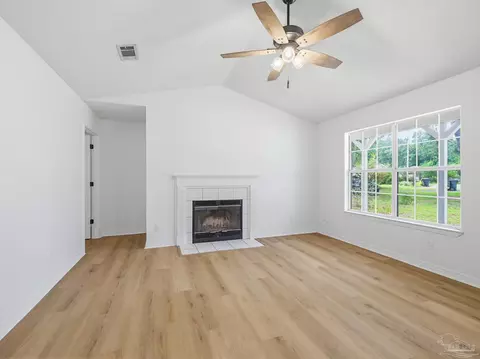 Living - 5984 Savannah Dr, Milton, FL 32570 photo 3 of 7