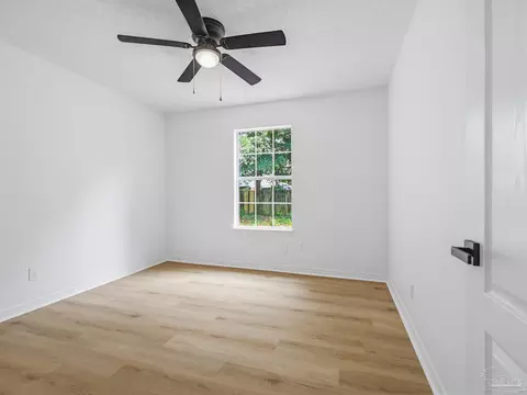 Bedroom - 5984 Savannah Dr, Milton, FL 32570 photo 9 of 12