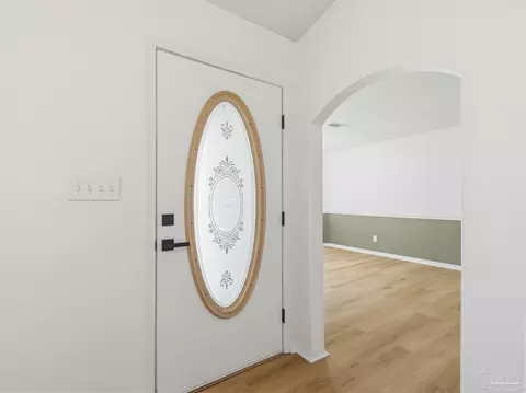 Entry Way - 5984 Savannah Dr, Milton, FL 32570 photo 2 of 4