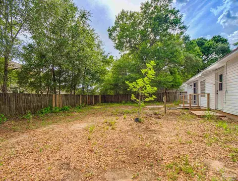 Exterior - 5984 Savannah Dr, Milton, FL 32570 photo 4 of 4