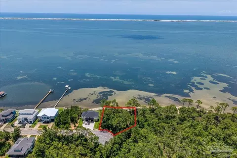 5971 Emerald Sound Dr, Gulf Breeze, FL 32563