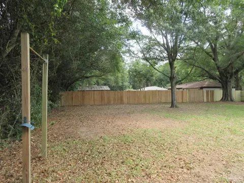 Exterior - 5143 Oakleaf Dr, Pace, FL 32571 photo 5 of 10