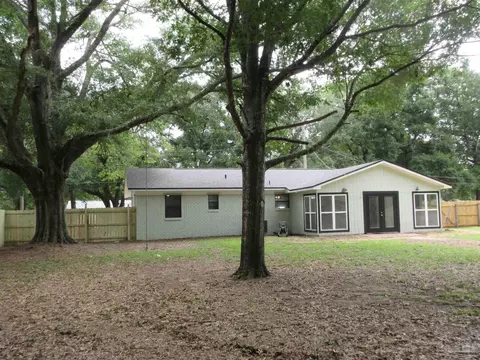 Exterior - 5143 Oakleaf Dr, Pace, FL 32571 photo 3 of 10