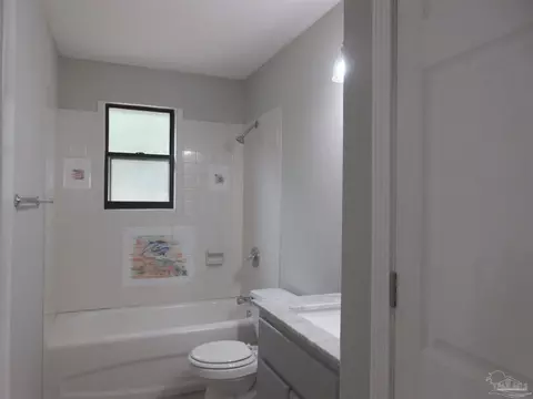 Bath - 5143 Oakleaf Dr, Pace, FL 32571 photo 4 of 6