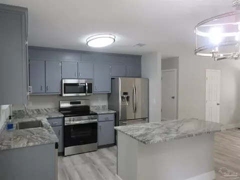Kitchen - 5143 Oakleaf Dr, Pace, FL 32571 photo 2 of 7