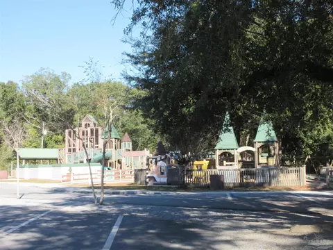 Exterior - 5143 Oakleaf Dr, Pace, FL 32571 photo 9 of 10