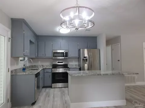Kitchen - 5143 Oakleaf Dr, Pace, FL 32571 photo 3 of 7
