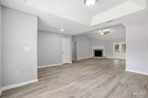 Living - 120 Jacob Dr, Crestview, FL 32536 photo 2 of 5