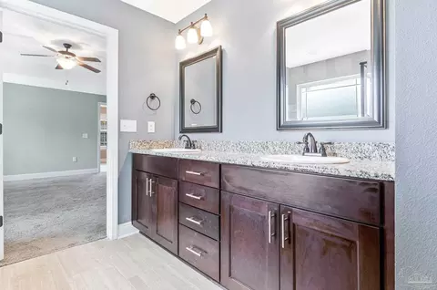 Bath - 5695 Tucker Cir, Pace, FL 32571 photo 3 of 4